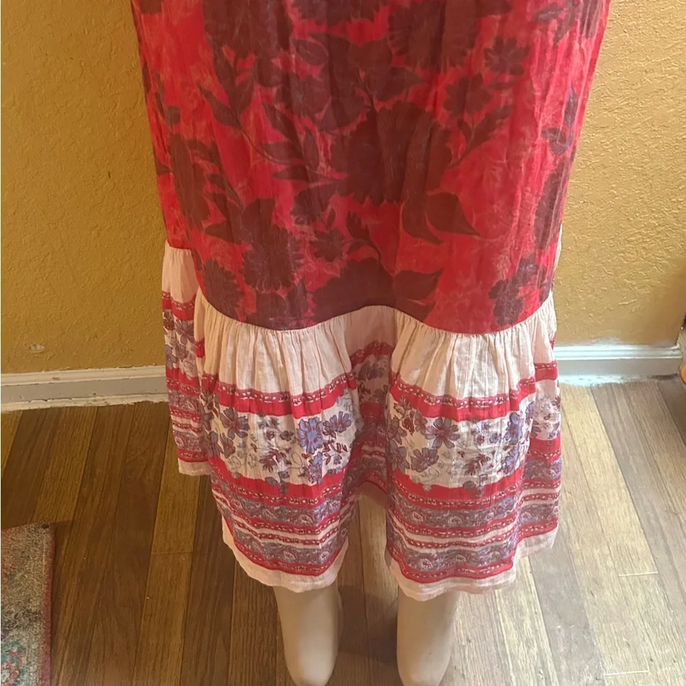 People Are Wearing Dresses With Jeans - Picture 4 of 11